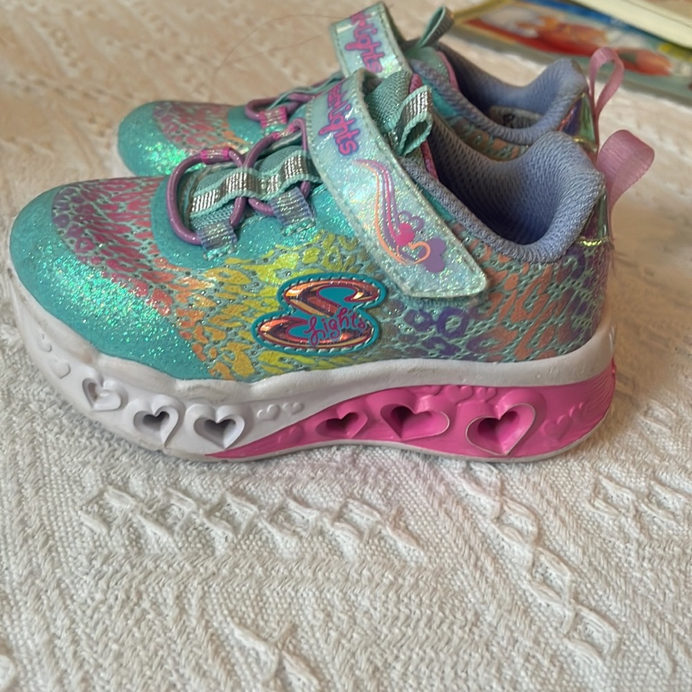 Skechers heart lights
